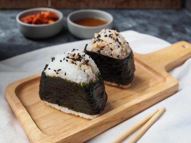 Onigiri with fish – a simple and delicious recipe, how to cook step by step