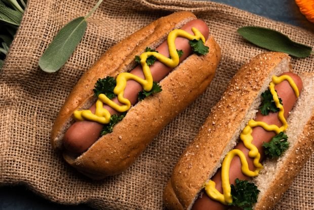 Hot dog with mustard and herbs – a simple and delicious recipe, how to cook step by step