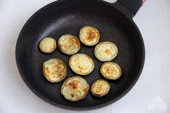 Salad with eggplant, eggs and sprats: photo of recipe preparation, step 2