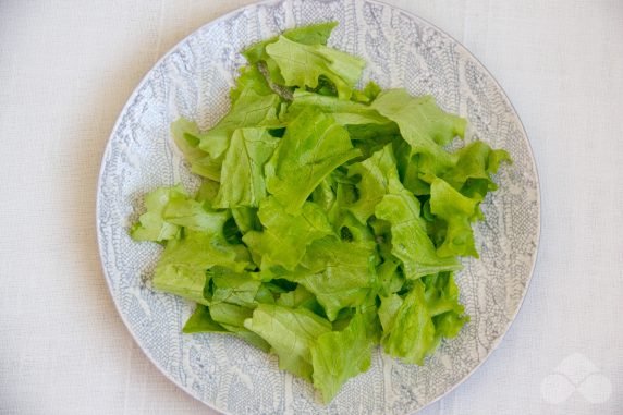 Salad with red fish, corn and vegetables: photo of recipe preparation, step 3