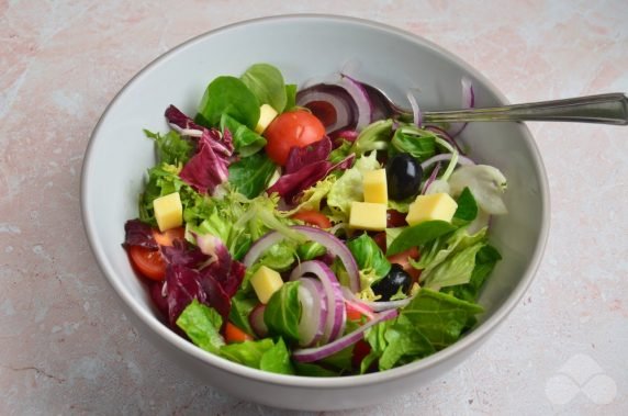 Vegetable salad with hard cheese: photo of recipe preparation, step 3