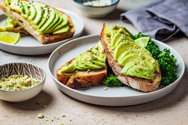 Avocado and pistachio sandwiches are a simple and delicious recipe, how to cook step by step