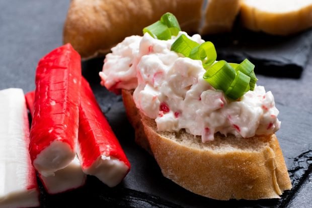 Spread with crab sticks on sandwiches is a simple and delicious recipe, how to cook step by step