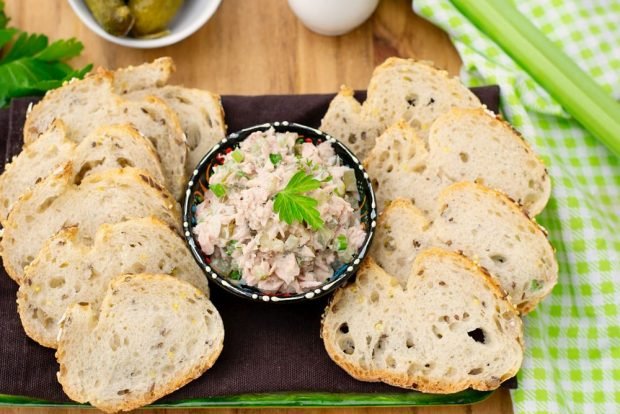 Spread for canned fish sandwiches – a simple and delicious recipe, how to cook step by step