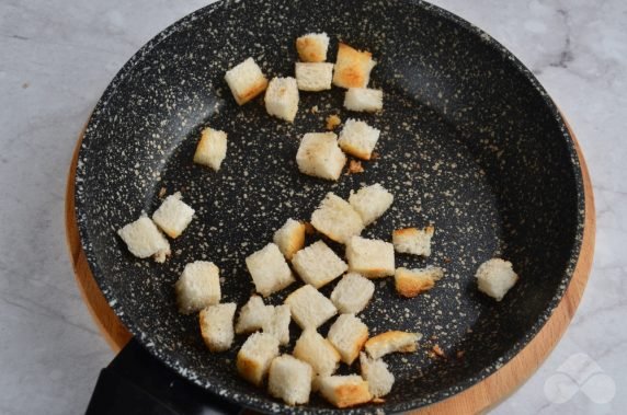 Caesar salad with chicken: photo of recipe preparation, step 6