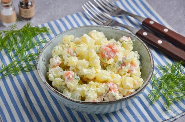 Potato salad with salmon is a simple and delicious recipe with photos (step by step)