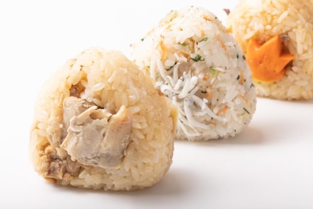 Onigiri with chicken – a simple and delicious recipe, how to cook step by step