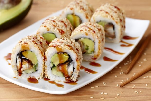 California rolls with eel in sesame – a simple and delicious recipe, how to cook step by step