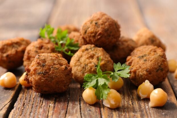 Classic chickpea falafel is a simple and delicious recipe, how to cook step by step