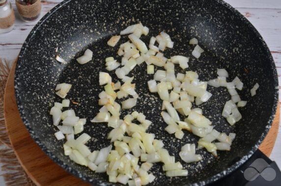 Unusual vinaigrette with fried onions: photo of recipe preparation, step 3