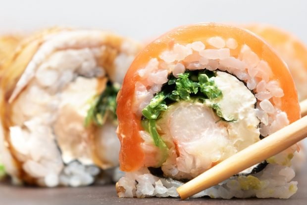 Rolls with salmon, shrimp and cream cheese - a simple and delicious recipe, how to cook step by step