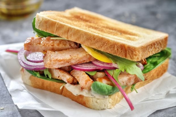 Sandwiches with turkey, lettuce and pickled onions – a simple and delicious recipe, how to cook step by step