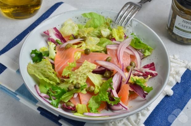 Fresh salad with red fish, onion and capers – a simple and delicious recipe with photos (step by step)