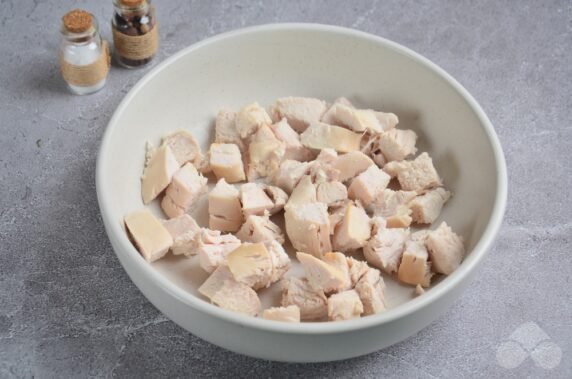 Salad with chicken and pineapples: photo of recipe preparation, step 1