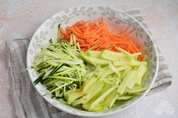 Korean salad with zucchini: photo of recipe preparation, step 1