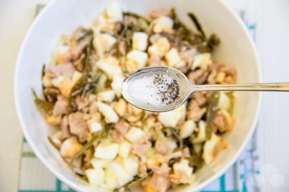 Salad with tuna, eggs and seaweed: photo of recipe preparation, step 5