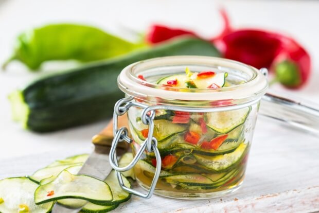 Pickled zucchini slices with chili – a simple and delicious recipe, how to cook step by step