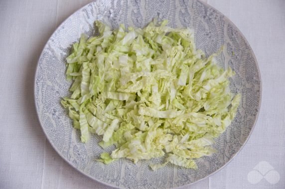 Salad of Peking cabbage, cucumbers and peas: photo of recipe preparation, step 1