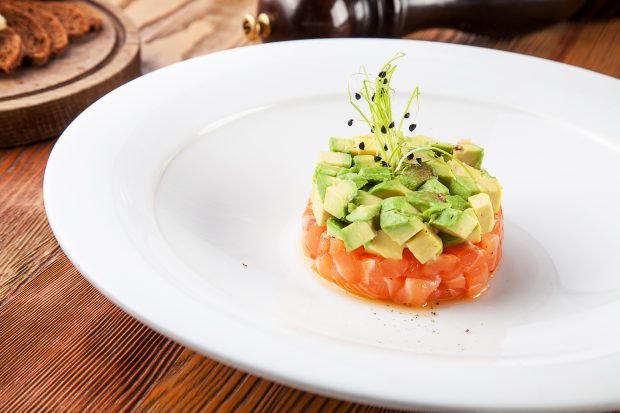 Salmon tartare with avocado – a simple and delicious recipe, how to cook step by step