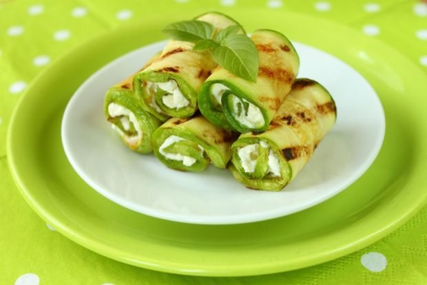 Zucchini rolls are a simple and delicious recipe, how to cook step by step