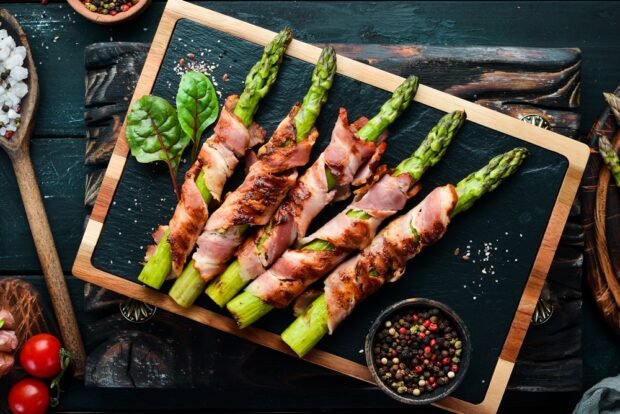 Asparagus in bacon with spices is a simple and delicious recipe, how to cook step by step