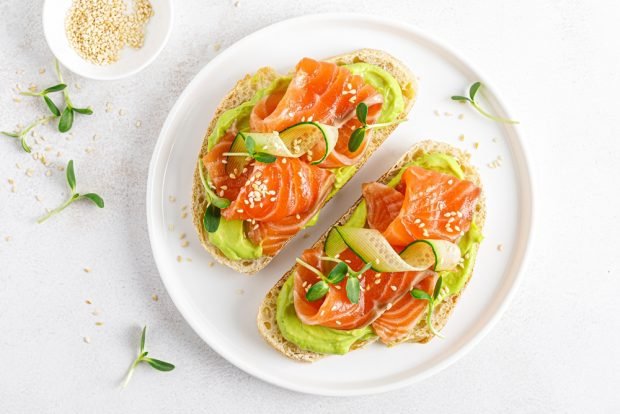 Sandwich with salmon and avocado paste – a simple and delicious recipe, how to cook step by step