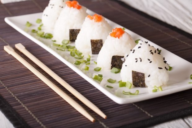 Onigiri with crab – a simple and delicious recipe, how to cook step by step