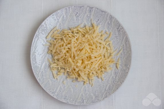 Salad with crab sticks and pineapple: photo of recipe preparation, step 2