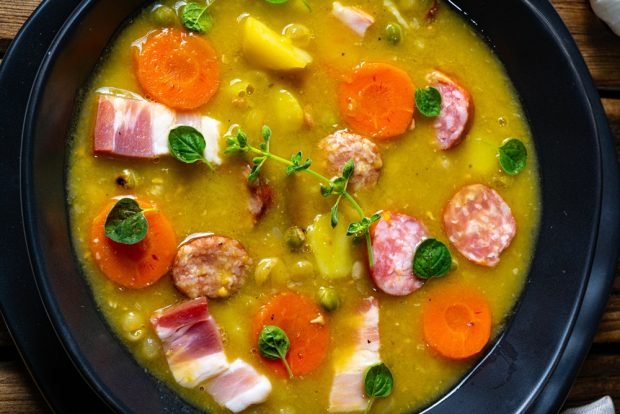 Pea soup with sausages and bacon – a simple and delicious recipe, how to cook step by step