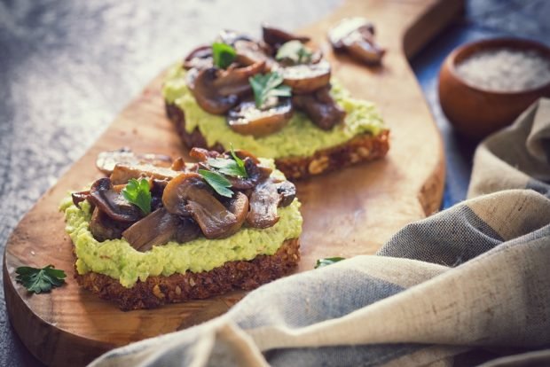 Sandwich with avocado and mushrooms is a simple and delicious recipe, how to cook step by step