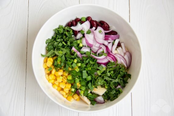 Salad with chicken, red beans and corn: photo of recipe preparation, step 3