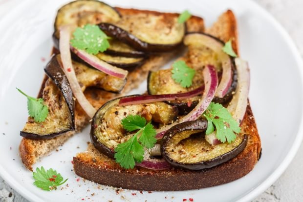 Eggplant and onion sandwiches are a simple and delicious recipe, how to cook step by step