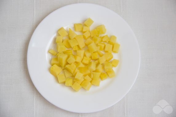 Potato salad with red fish: photo of recipe preparation, step 2