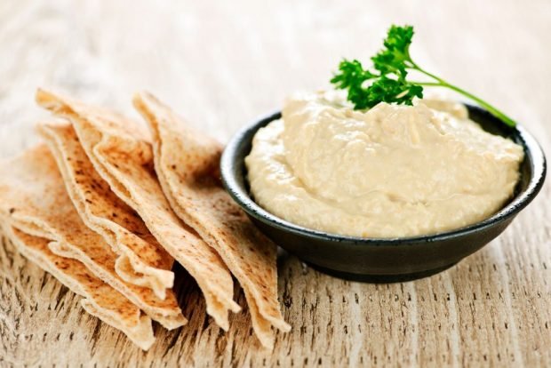 Chickpea hummus with sesame seeds is a simple and delicious recipe, how to cook step by step