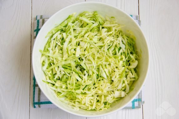 Fresh vegetable salad with Greek yogurt: photo of recipe preparation, step 1