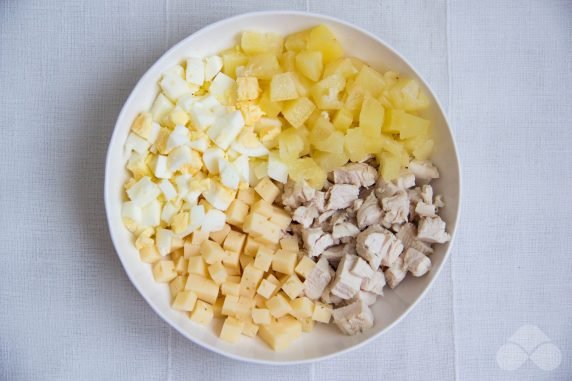 Salad with chicken, pineapples and nuts: photo of recipe preparation, step 1