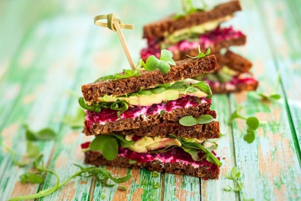 Beetroot and avocado sandwich – a simple and delicious recipe, how to cook step by step