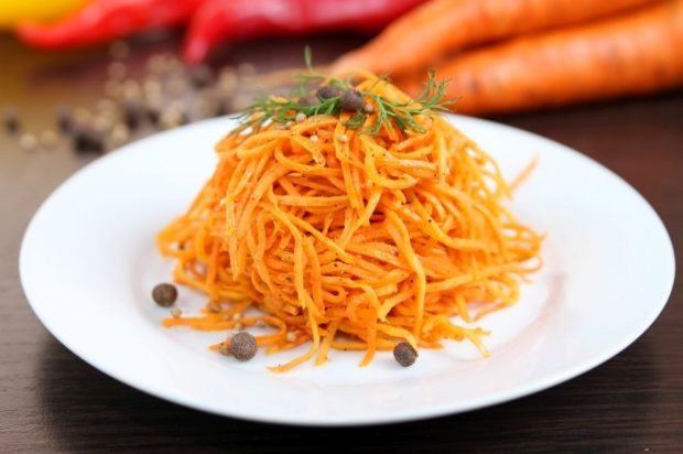 Spicy carrots in Korean with dry adjika is a simple and delicious recipe, how to cook step by step