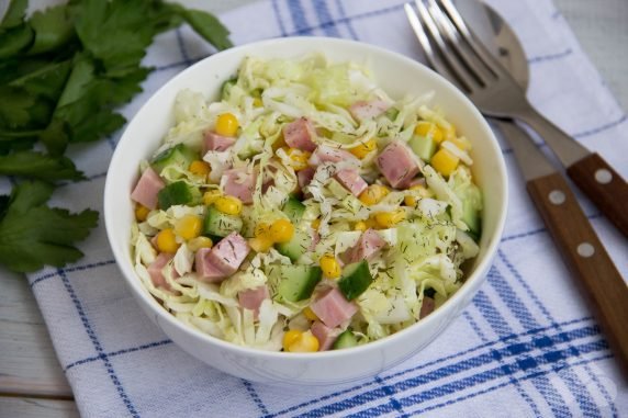 Salad with cabbage and ham: photo of recipe preparation, step 3