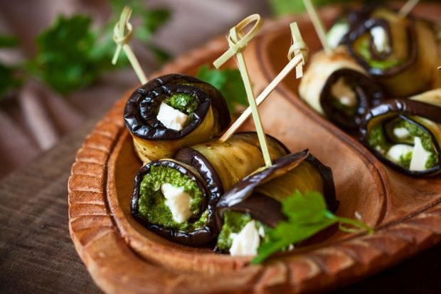 Eggplant rolls with pesto – a simple and delicious recipe, how to cook step by step