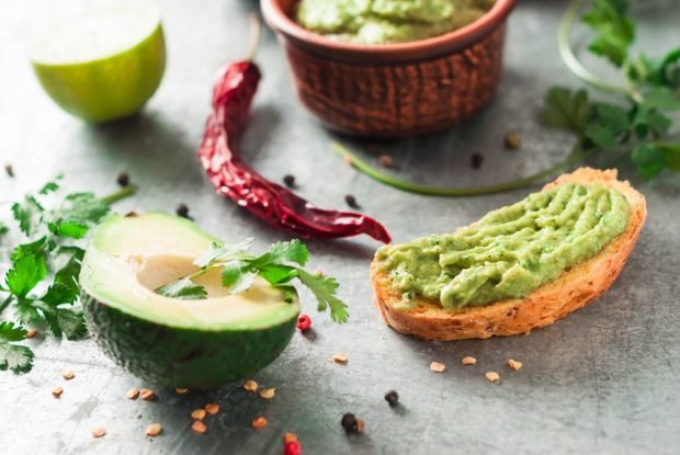 Guacamole without tomatoes is a simple and delicious recipe, how to cook step by step