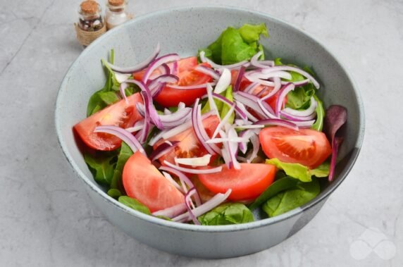 Light salad of tomatoes and herbs: photo of recipe preparation, step 4