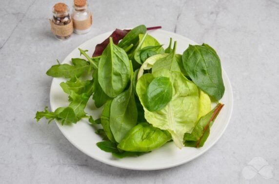 Light salad of tomatoes and herbs: photo of recipe preparation, step 1