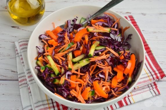 Salad of red cabbage, Korean carrots and fresh vegetables: photo of recipe preparation, step 5