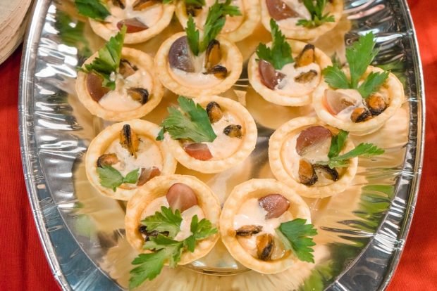 Tartlets with mussels – a simple and delicious recipe, how to cook step by step