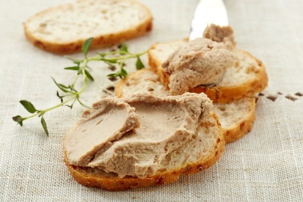 Sandwiches with liver paste