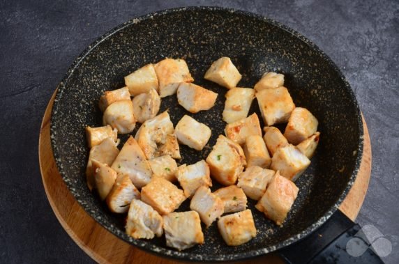 Caesar salad with fried chicken: photo of recipe preparation, step 1