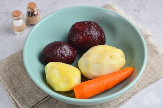 Vinaigrette with lightly salted cucumbers: photo of recipe preparation, step 1