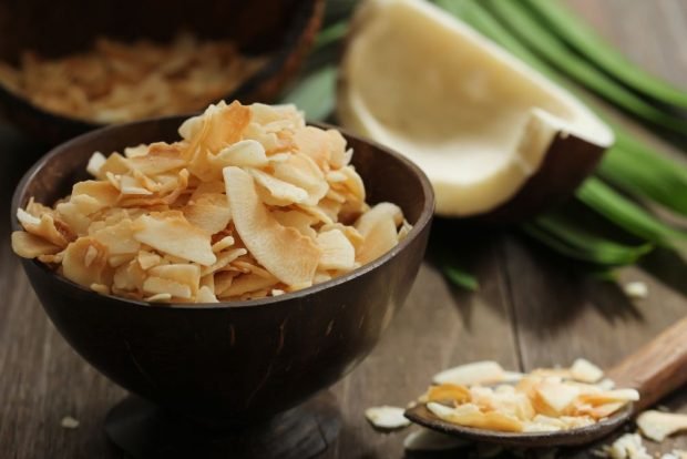 Coconut chips – a simple and delicious recipe, how to cook step by step