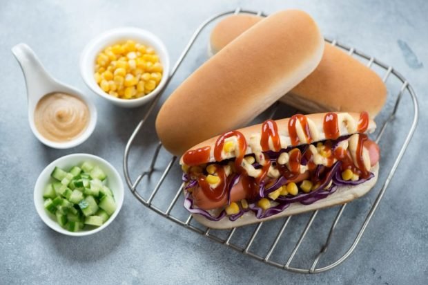 Hot dog with corn, cucumbers and red cabbage is a simple and delicious recipe, how to cook step by step